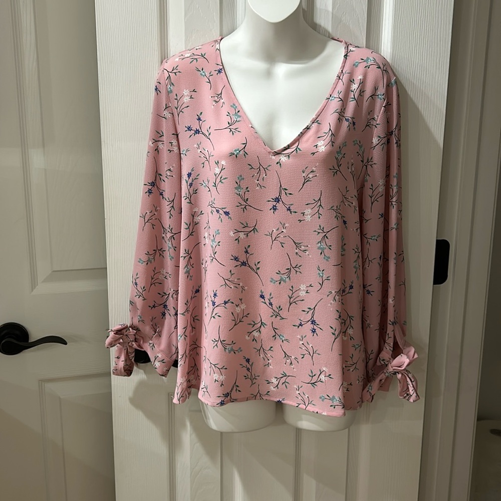 CeCewomen size medium blouse